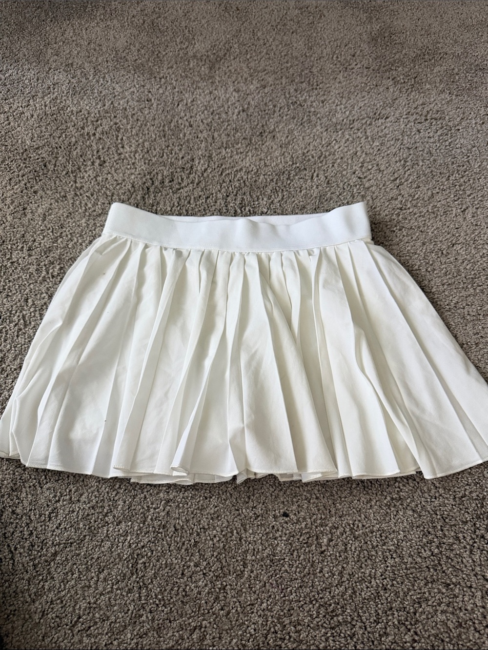 Aritzia White Pleated Mini Skirt with Elastic Waistband